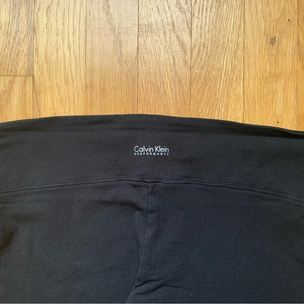 Calvin Klein Black Capris Women’s Large - Picture 4 of 7